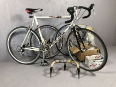 Raleigh R100 vintage road racing bike with spares and accessories including spare wheels and