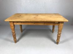 Farmhouse pine kitchen table on turned legs (missing drawer), approx 82cm x 153cm x 77cm tall