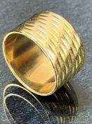 Large Hallmarked 9ct Gold ring size 'K' approx 5.1g and 10.6mm wide