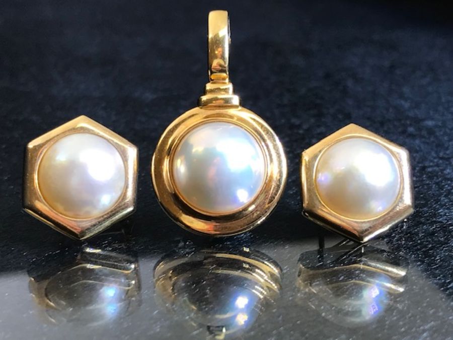 Large Pearl Pendant set in 18ct Gold with large pearl earrings set in 9ct Gold, pendant approx - Image 2 of 13