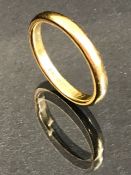 22ct Gold fully hallmarked Band size 'S' approx 5.5g