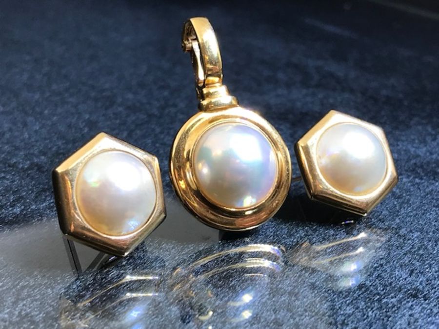 Large Pearl Pendant set in 18ct Gold with large pearl earrings set in 9ct Gold, pendant approx - Image 4 of 13