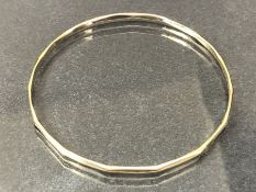 9ct Gold Bangle approx 66mm in diameter and 6g