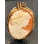 Cameo Pendant set in 9ct hallmarked Gold mount approx 29mm tall