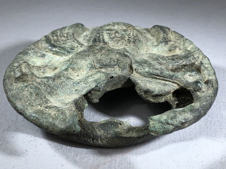 Bronze applique depicting the Gorgon Medusa, fragmented, approx 8cm in diameter - Image 5 of 7