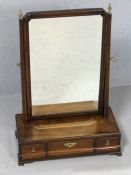 Regency mahogany swing toilet mirror, with three drawers and brass fittings, approx 58cm in height x