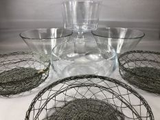 Decorative kitchenware: Collection of four large glass trifle / fruit bowls, the largest approx 28cm