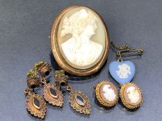 Collection of Vintage Gold coloured Jewellery to include earrings and Brooches