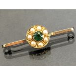 9ct Gold hallmarked Brooch with applied Daisy style mount containing pearls and a central untested