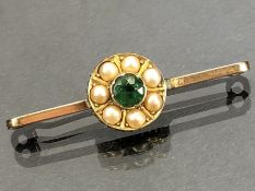 9ct Gold hallmarked Brooch with applied Daisy style mount containing pearls and a central untested