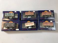 Collection of Bachmann OO/HO gauge rolling stock: six various box vans to include 3x 33-204, 38-
