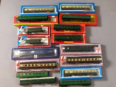 Large collection of OO/HO scale rolling stock to include Triang, Lima, Airfix, Hornby, approx 16