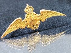 Militaria: Gold First World War RFC Royal Flying Corp lapel badge marked to Reverse 9ct (9ct Gold)