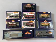 Collection of nine Bachmann OO/HO gauge rolling stock: 2x 37-655, 33-827A, 33-901C, 33-350B, 33-054,