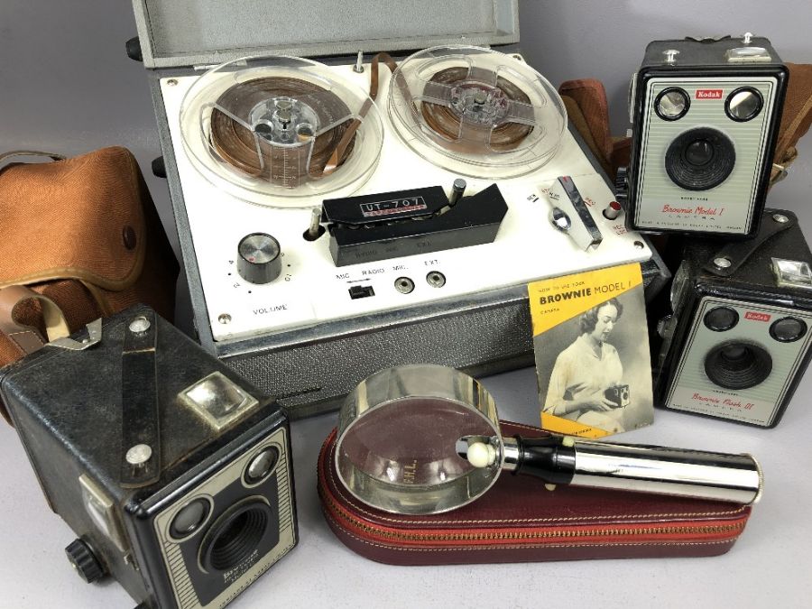 Selection of collectables to include an Enbeeco Magnifying glass in case, three Kodak Brownie - Bild 2 aus 8