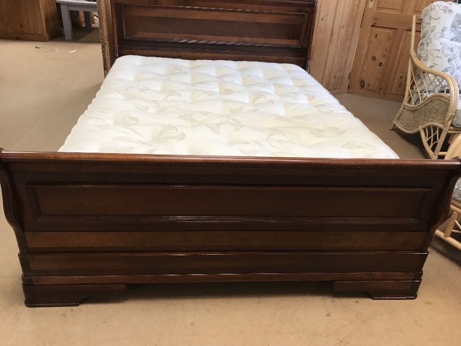 Mahogany king size sleigh bed, complete with mattress, approx 5ft wide - Image 3 of 9