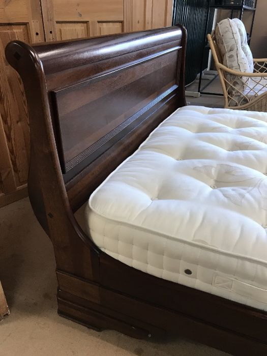 Mahogany king size sleigh bed, complete with mattress, approx 5ft wide - Image 9 of 9