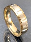 9ct Gold two tone checked design Gold ring size approx 'P' & 6.6g