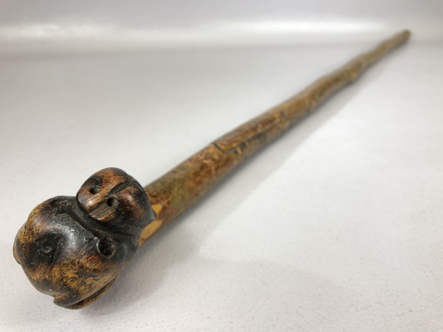 Carved wooden walking stick with head of a boxer or bulldog to handle - Image 4 of 5