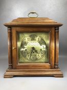 Oak cased Franz Hermle mantel clock, approx 40cm in height