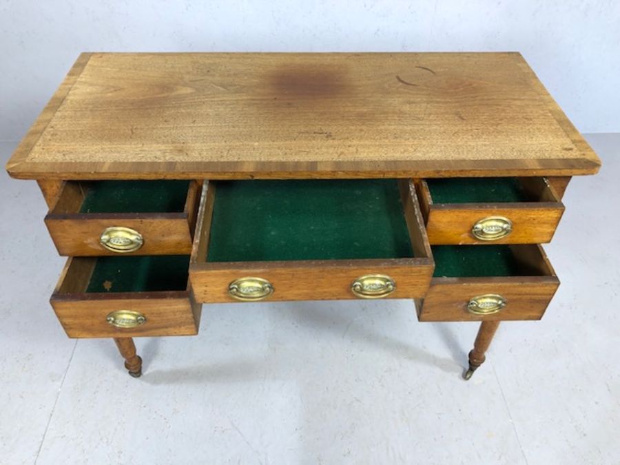 Antique kneehole writing desk on turned legs with original castors, five drawers and brass - Image 3 of 6