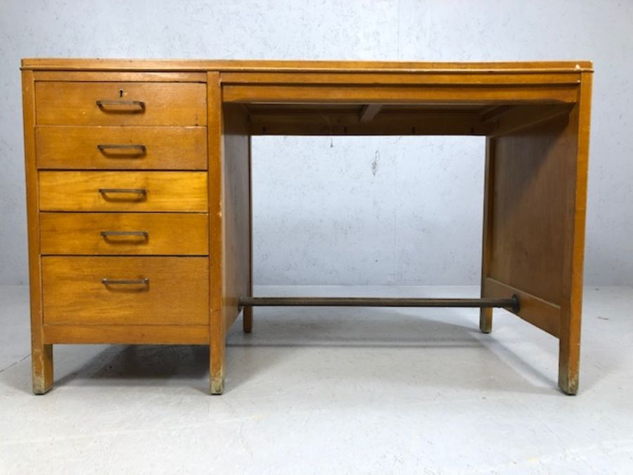 Mid Century style desk with green leather inlay and five drawers, approx 122cm x 60cm x 73cm tall - Image 4 of 5