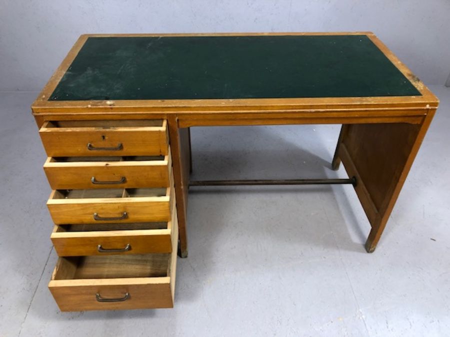 Mid Century style desk with green leather inlay and five drawers, approx 122cm x 60cm x 73cm tall - Image 3 of 5