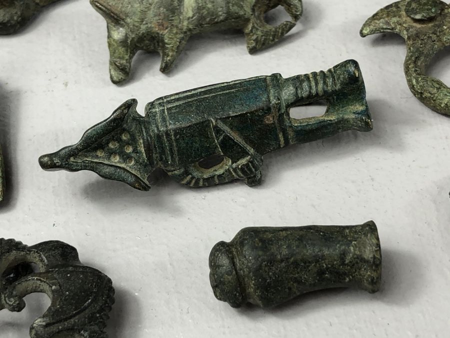 Collection of artefacts, circa 25 pieces, of varying ages, some possibly Anglo Saxon, Viking, Roman, - Image 8 of 10