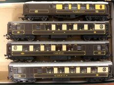 Railway HO / OO, collection of four pullman carriages to include Hornby