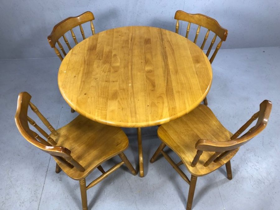 Circular pine table on pedestal base with four pine spindle back chairs, diameter approx 90cm - Image 2 of 6