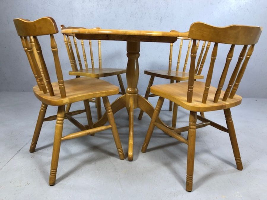 Circular pine table on pedestal base with four pine spindle back chairs, diameter approx 90cm - Image 3 of 6