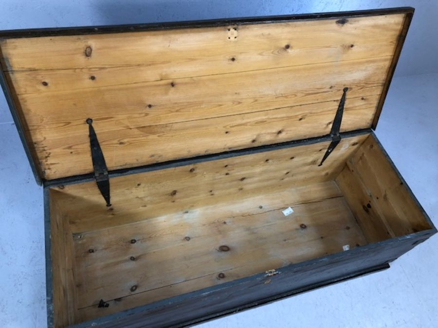 Large stained pine chest, approx 142cm x 55cm x 46cm - Image 4 of 6