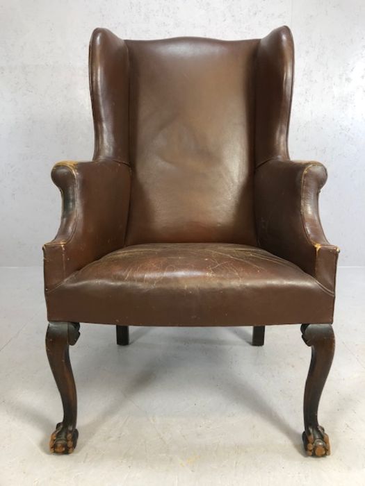 Leather wing back fireside chair on ball and claw feet - Image 3 of 5