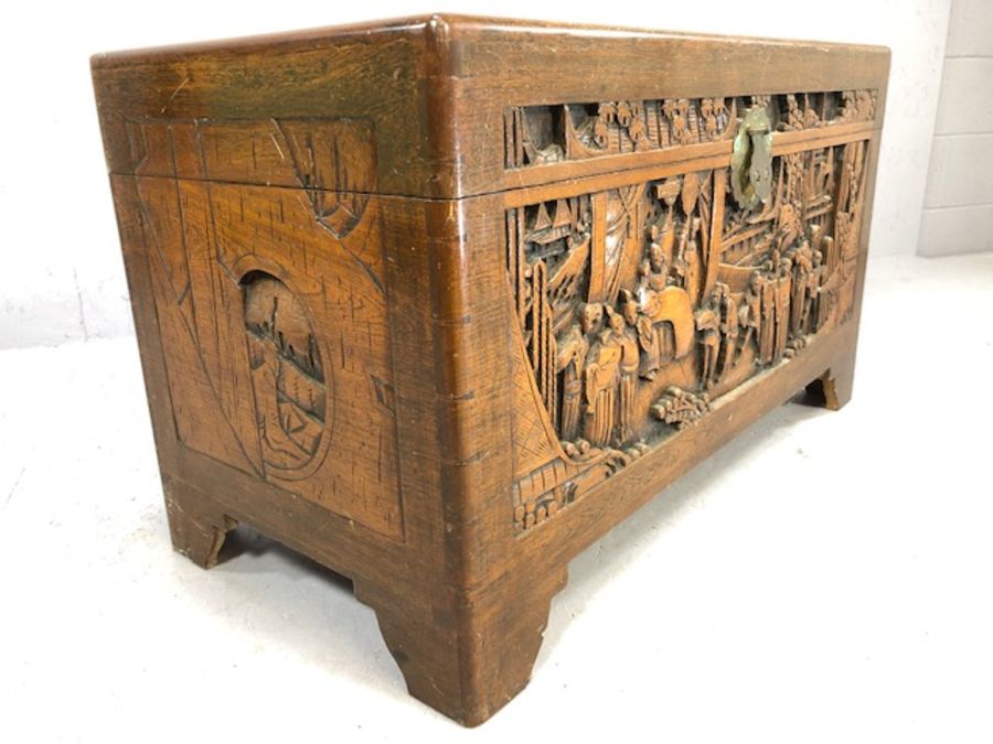 Heavily carved Chinese camphor wood chest with two internal trays, approx 103cm x 52cm x 60cm - Image 7 of 8