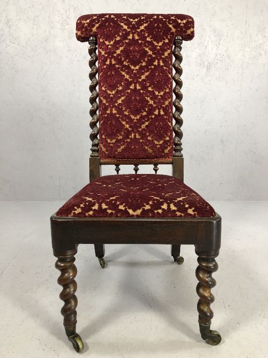 Upholstered bedroom chair on barley twist legs and frame with original castors - Image 3 of 6