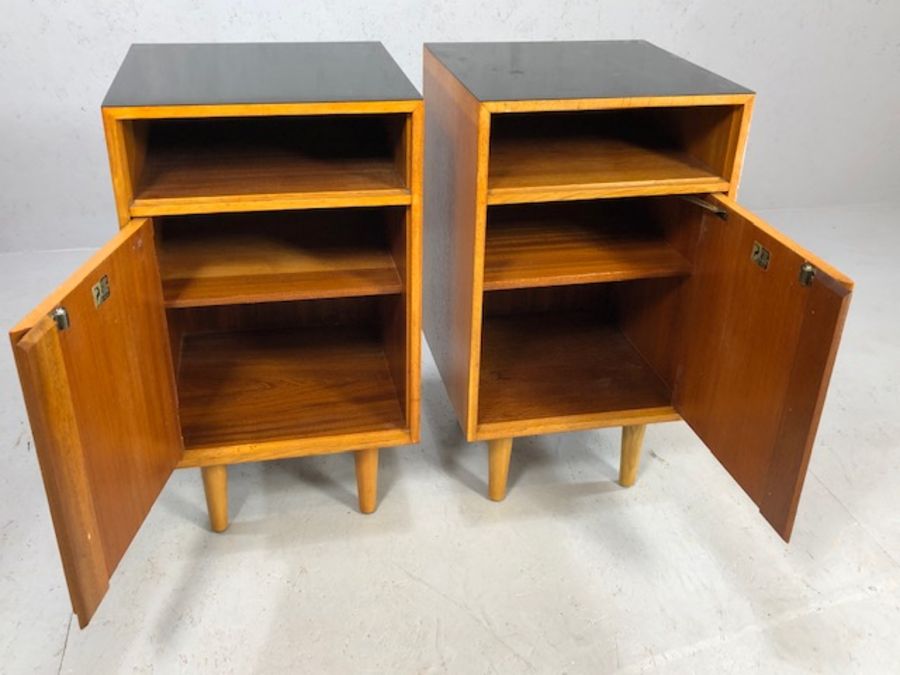 Pair of Stag Mid Century style black-topped bedside tables on tapering legs - Image 3 of 7