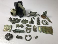 Collection of artefacts, circa 25 pieces, of varying ages, some possibly Anglo Saxon, Viking, Roman,