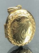 9ct Gold Locket approx 27mm tall and 3.6g