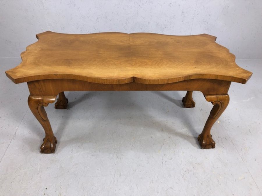 Coffee table on ball and claw feet with a Japanese folding stand and Indian carved and inlaid corner - Image 2 of 6