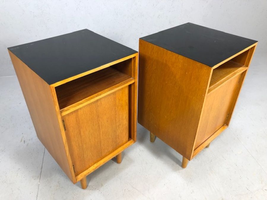 Pair of Stag Mid Century style black-topped bedside tables on tapering legs - Image 7 of 7