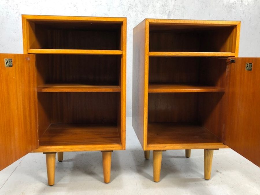 Pair of Stag Mid Century style black-topped bedside tables on tapering legs - Image 4 of 7