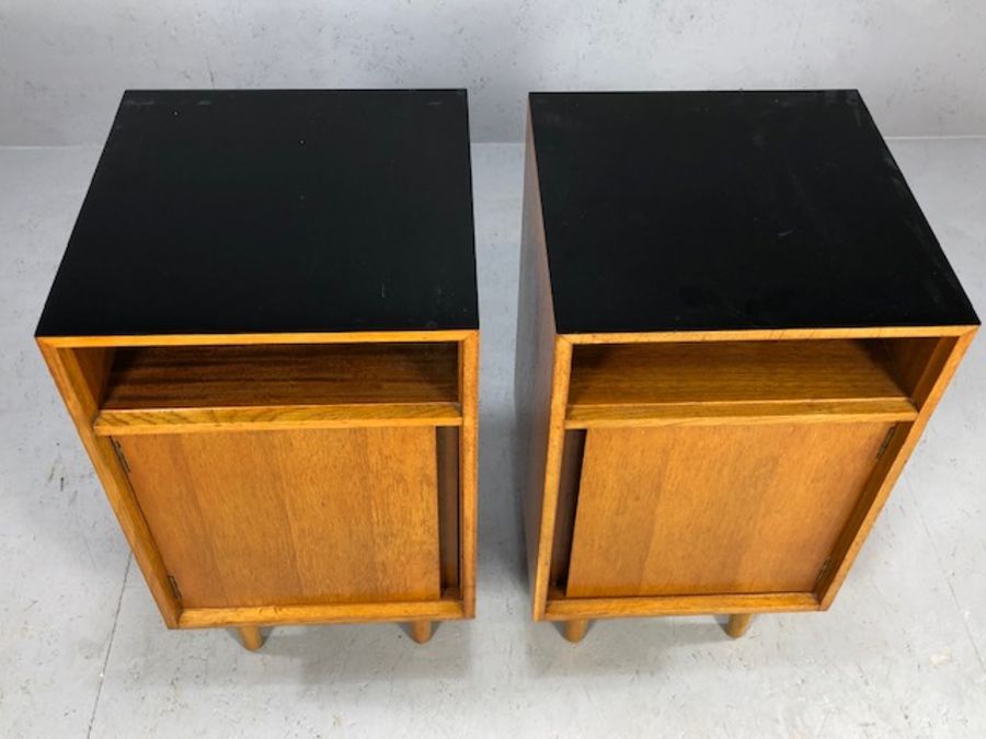 Pair of Stag Mid Century style black-topped bedside tables on tapering legs - Image 2 of 7