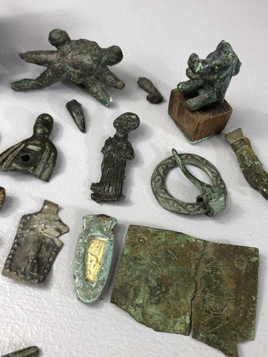 Collection of artefacts, circa 25 pieces, of varying ages, some possibly Anglo Saxon, Viking, Roman, - Image 3 of 10