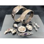 Silver Jewellery to include Indian Bangle & Hallmarked Silver Lion head pendant total weight