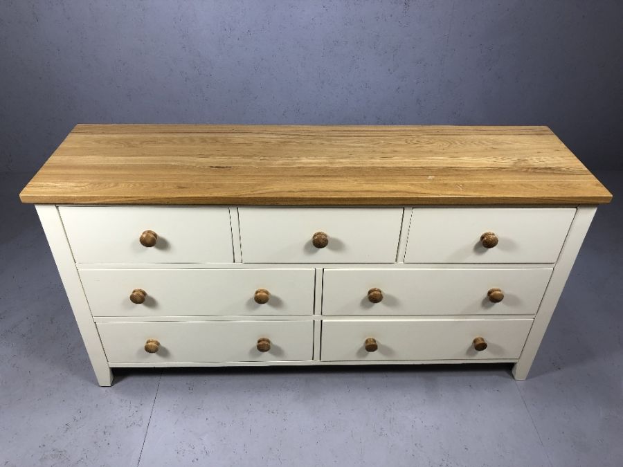 Modern pine topped chest of seven drawers, approx 149cm x 42cm x 77cm tall - Image 2 of 4