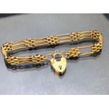 9ct Gold gate Link Bracelet with Heart shaped Lock fastener approx 19cm long and 12g