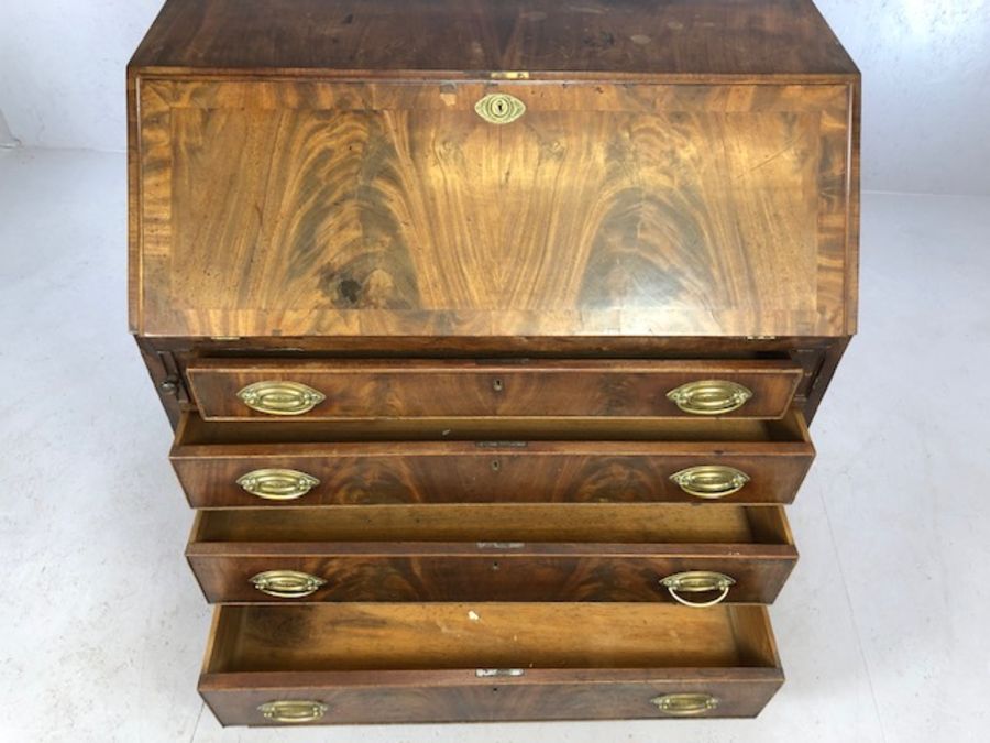 Antique bureau with four drawers and fall front writing slope revealing pigeon holes, approx 92cm - Image 3 of 5