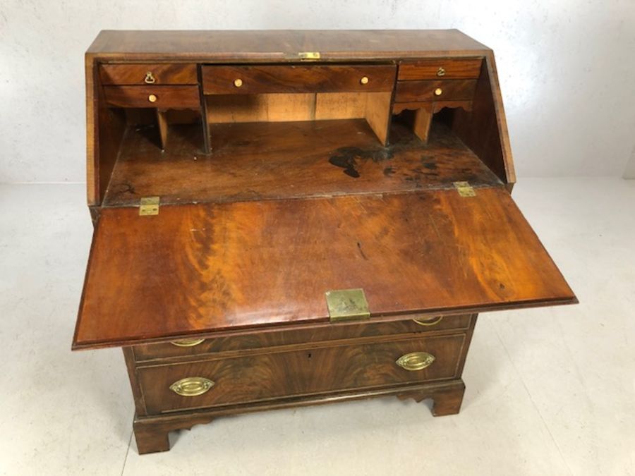 Antique bureau with four drawers and fall front writing slope revealing pigeon holes, approx 92cm - Image 4 of 5