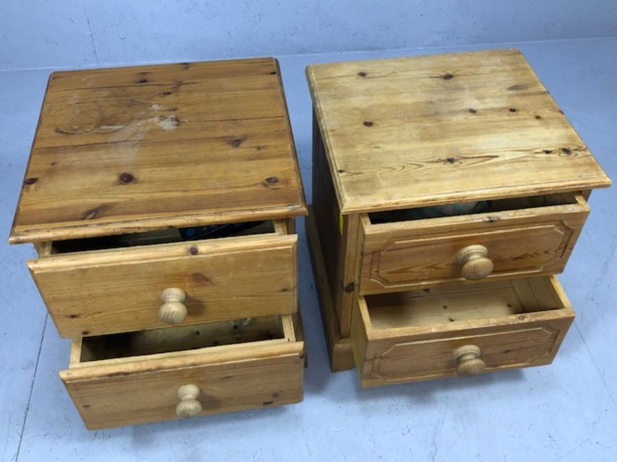 Two low pine bedside tables each with two drawers - Image 3 of 3