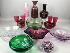 Good collection of art glassware to include Whitefriars, circa 16 pieces